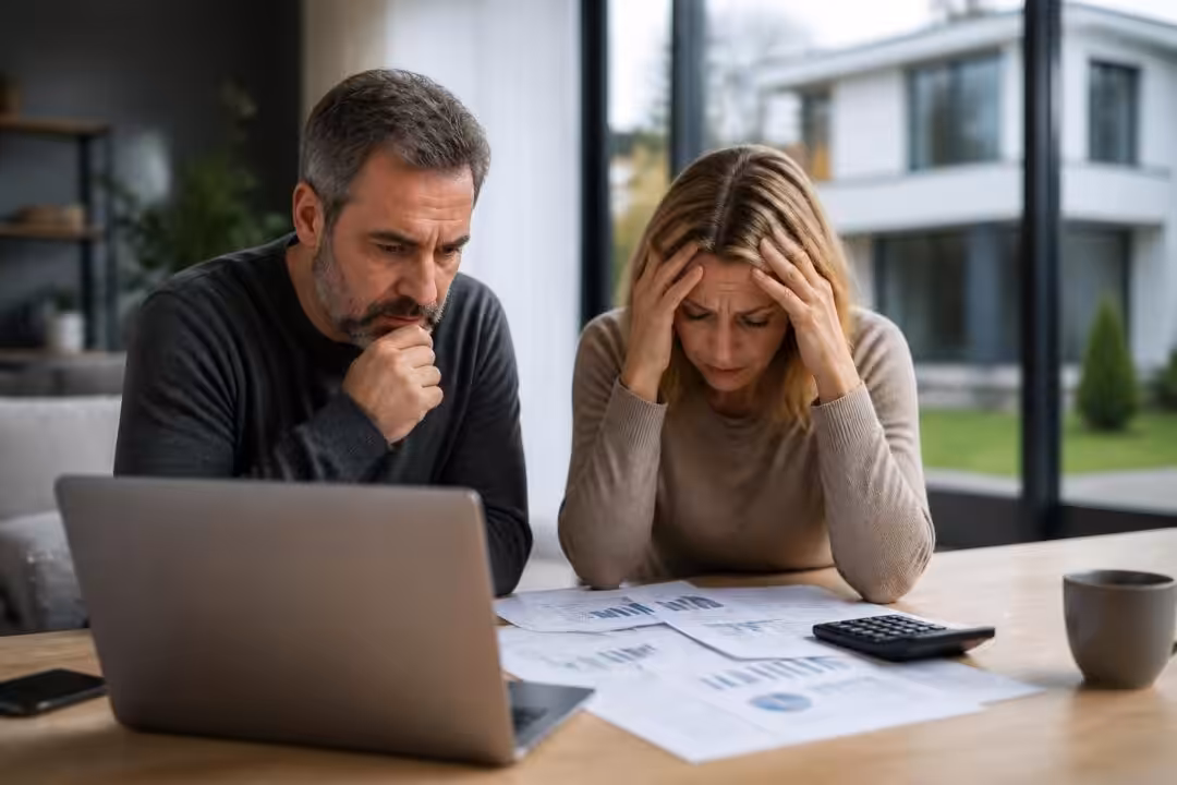 découvrez comment la récente hausse des taux de crédit immobilier suscite des inquiétudes chez les emprunteurs et impacte le marché du logement.