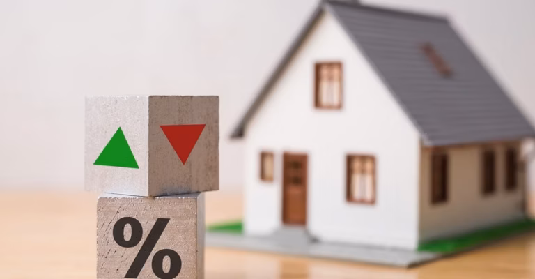 Crédits immobiliers : les taux grimpent vers 5%, adieu aux 1,3% historiques