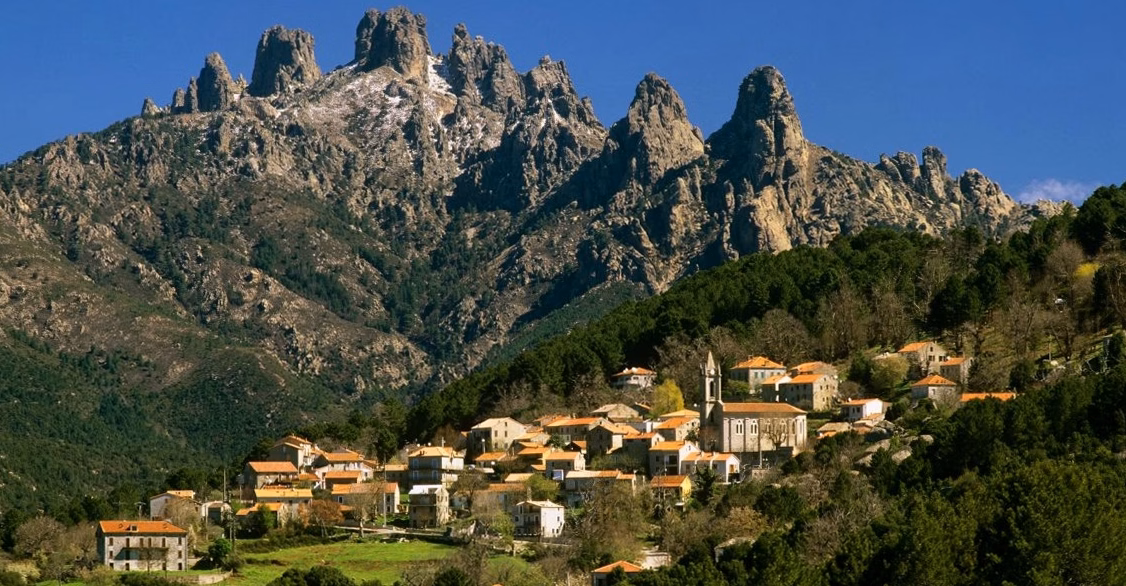 Maisons en Espagne dès 57 000 € : panorama régional entre montagne et bord de mer en photo